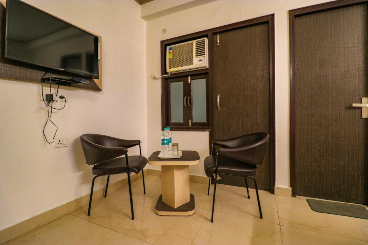 Отель Fabexpress Dolphin International Near Delhi Airport Нью-Дели Экстерьер фото